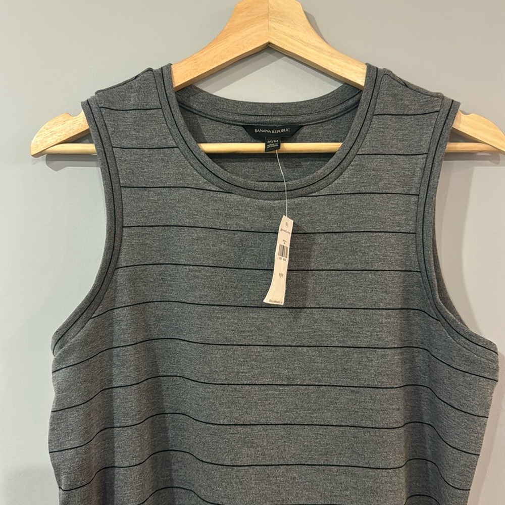 Banana Republic dress new with tags size M - soft material. Knee length
